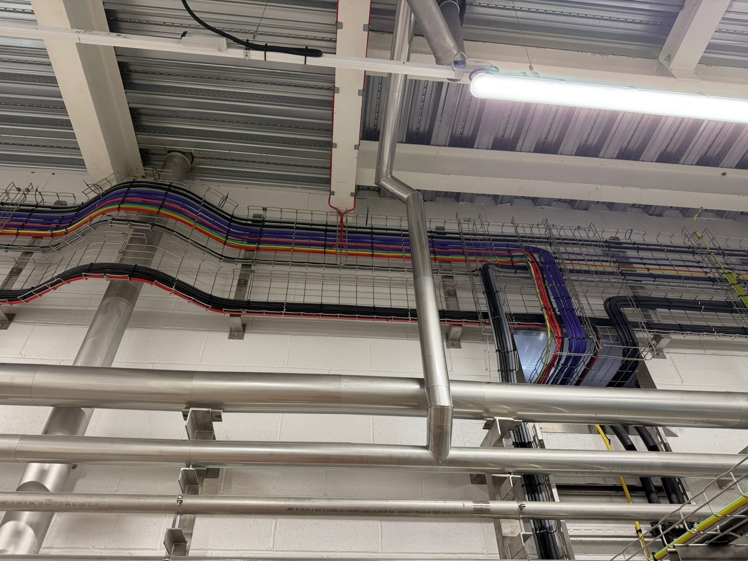 Overhead cable tray and containment in a plant room